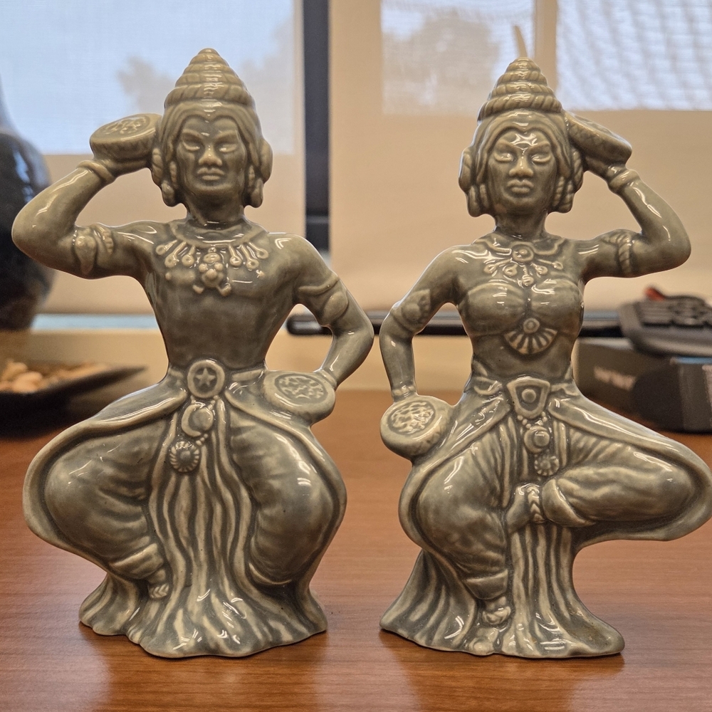 Elegant Gray Ceramic Figurines Nubian Blackmoor